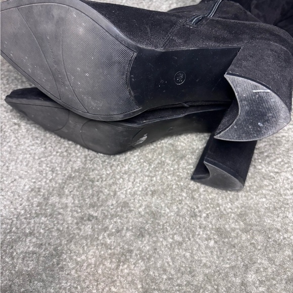 Marc Fisher Suede Pointed Toe Black Women's Knee High Boots size 9 - Picture 3 of 5